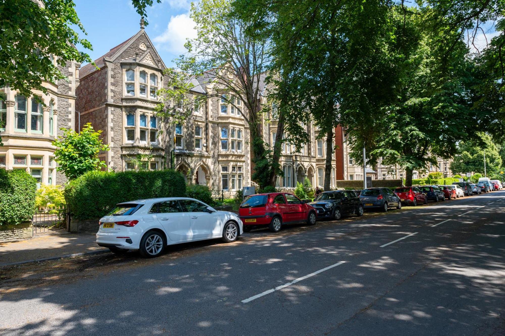 Prime Location Cardiff Pontcanna Modern 2 Bedroom Apartment With Privat Parking Exterior photo